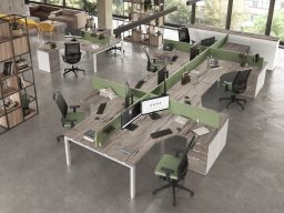 Bureau moderne avec espaces de travail partagés et plantes vertes, mobilier contemporain.